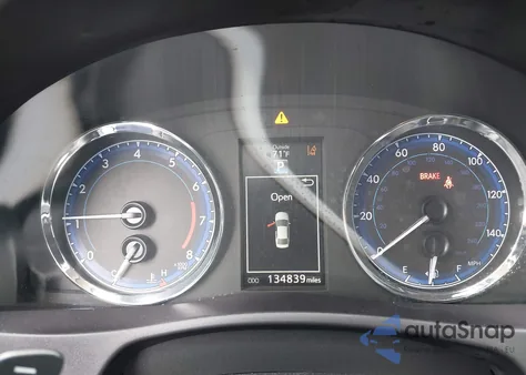 2018 Toyota Corolla Se from USA, damaged, VIN 5YFBURHE6JP813853